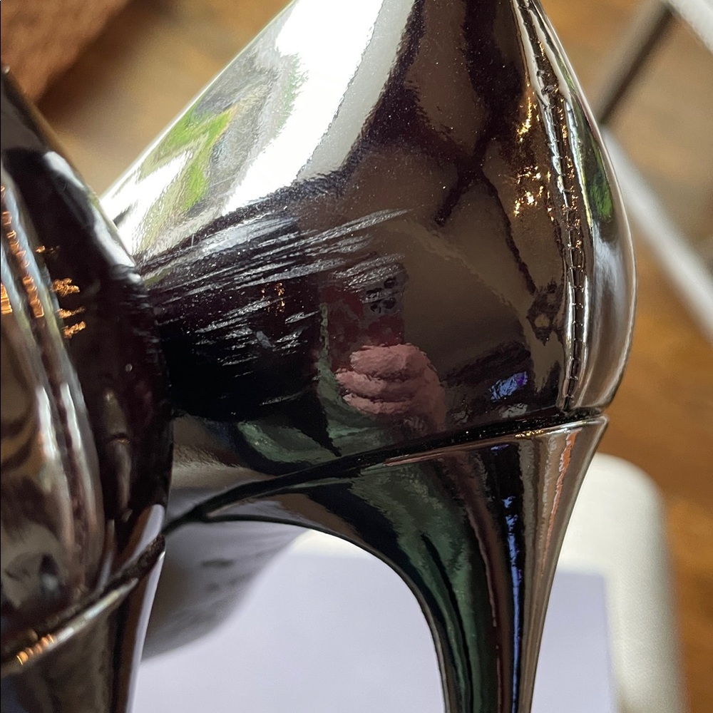 Louis Vuitton Patent Leather Fiancée Pumps With Box - Picture 12 of 16